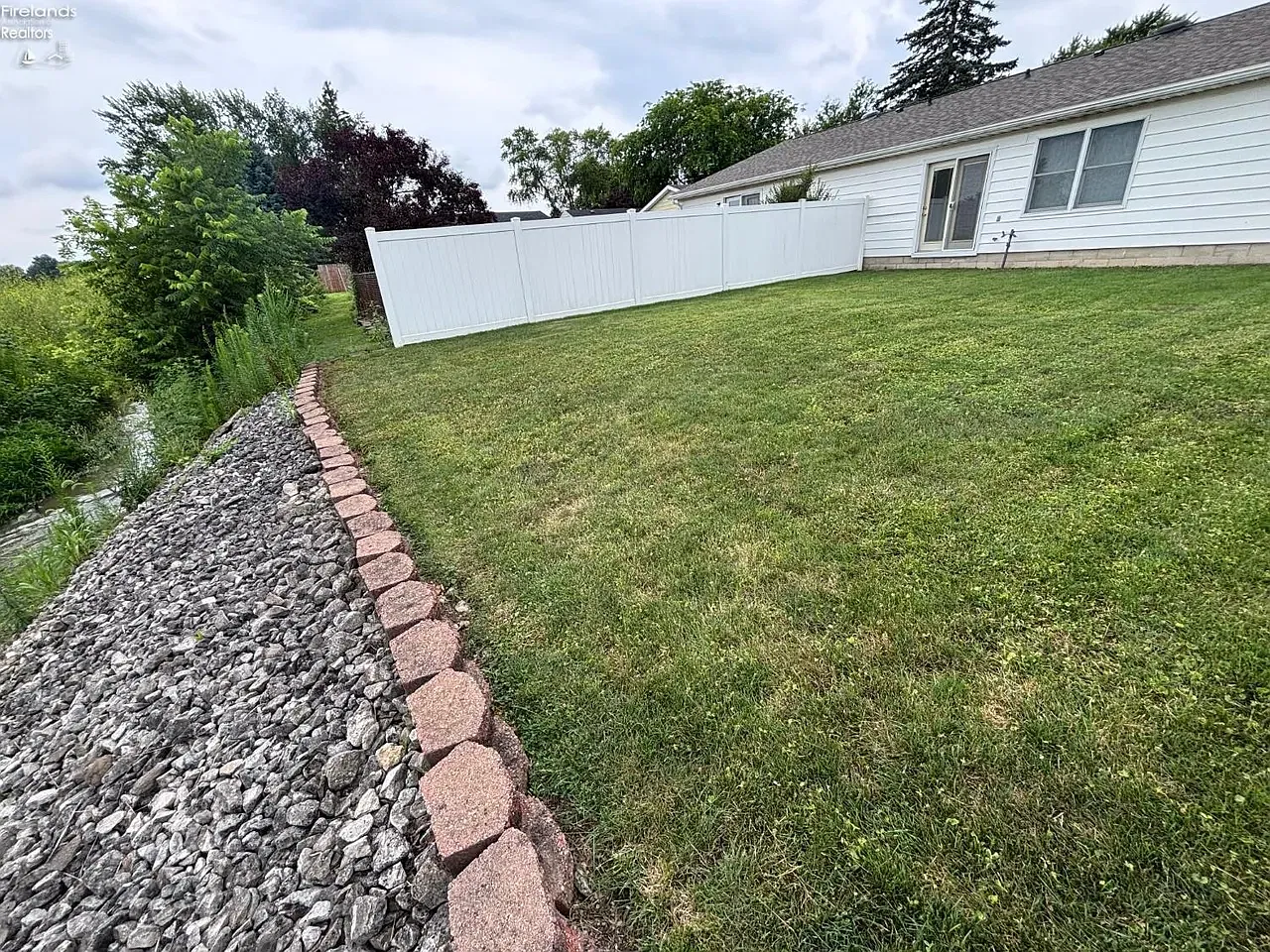 3 bed, 1064 sqft, $1,595 — Photo 3