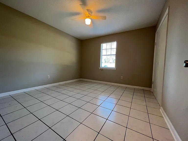 813 Robin Hood Trl — Photo 15