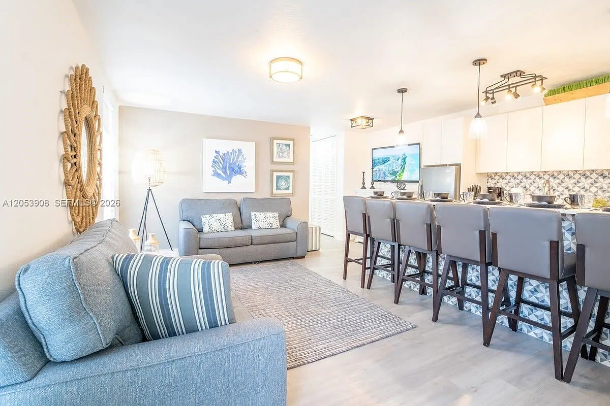 1 bed, 1.0 bath, $2,490 — Photo 3