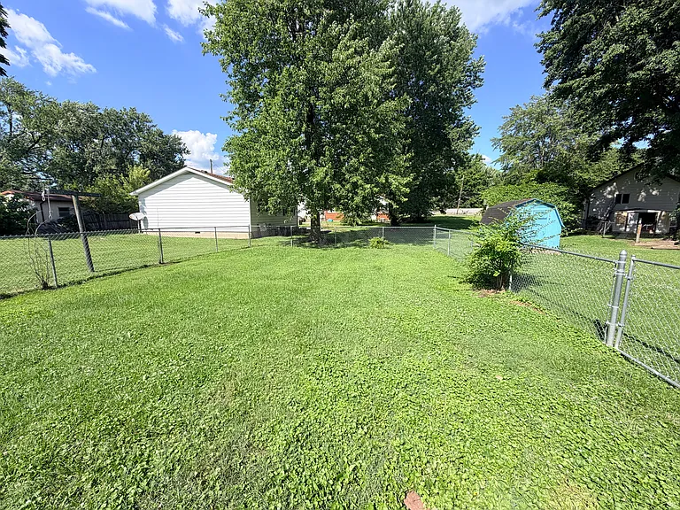 241 Kahl Ct — Photo 23