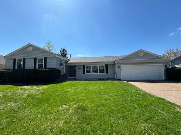 2714 Harmony Dr, Bettendorf, IA 52722