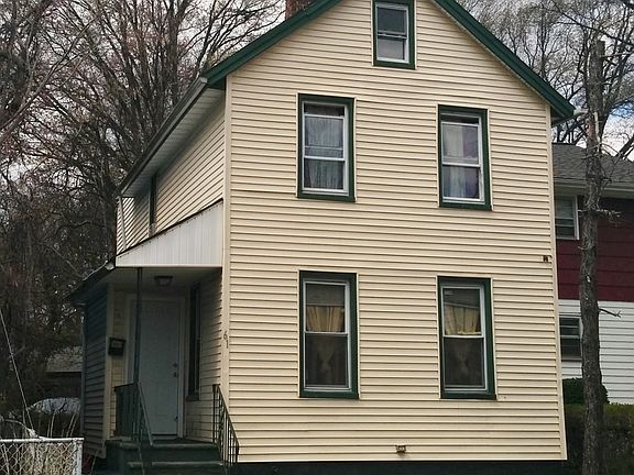 3rd image of 61 Oak St