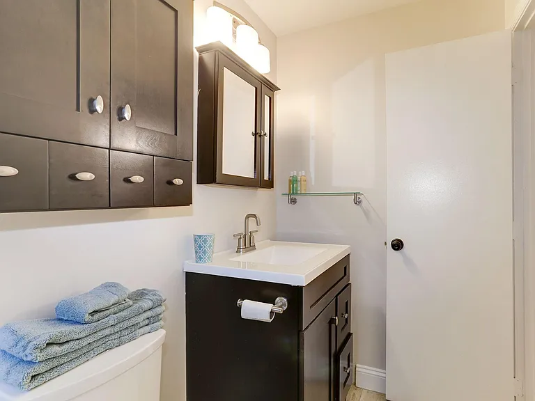 828 D St SE #1 — Photo 21