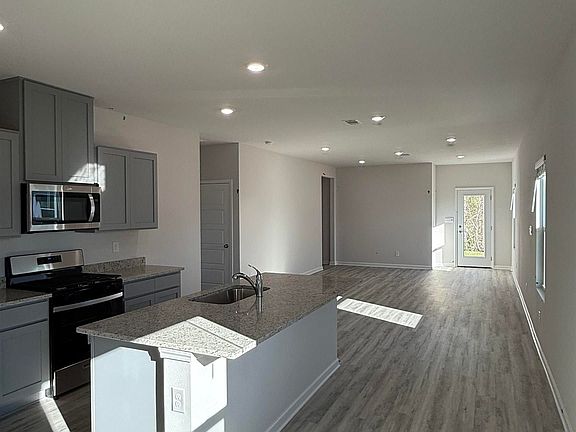 4th image of 1045 Renova Dr