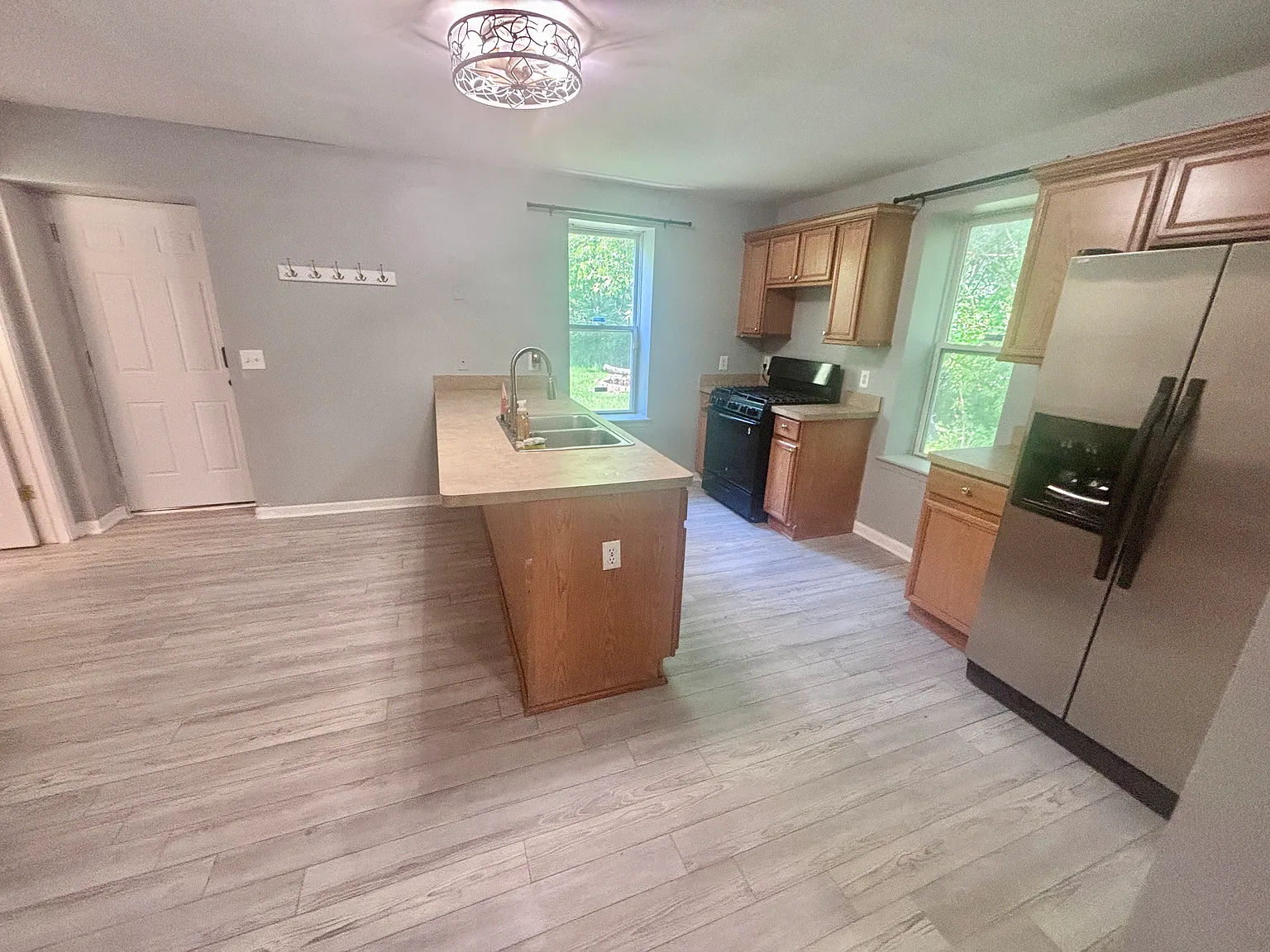 1751 Clara St — Photo 3