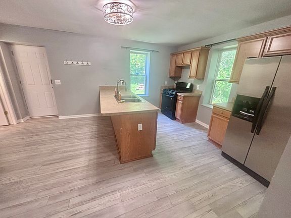 3rd image of 1751 Clara St