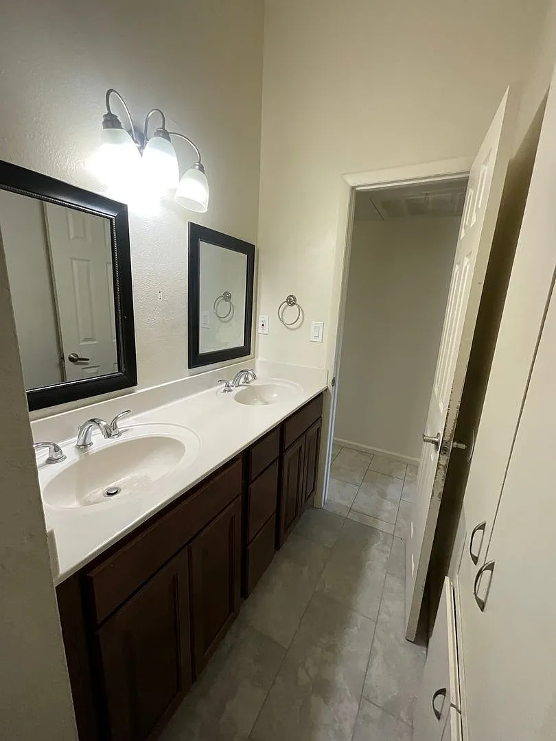 4 bedroom 2 bath North tempe area close to south Scottsdale — Photo 3