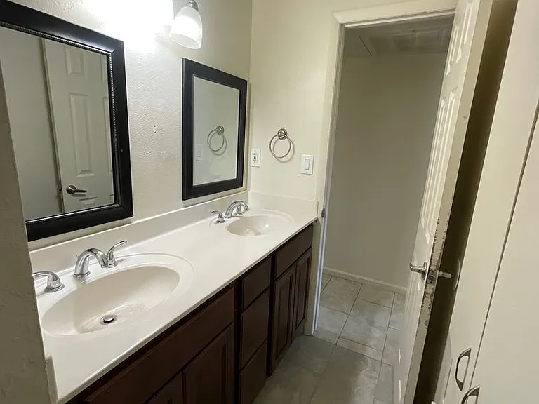 1808 N Aster St — Photo 3