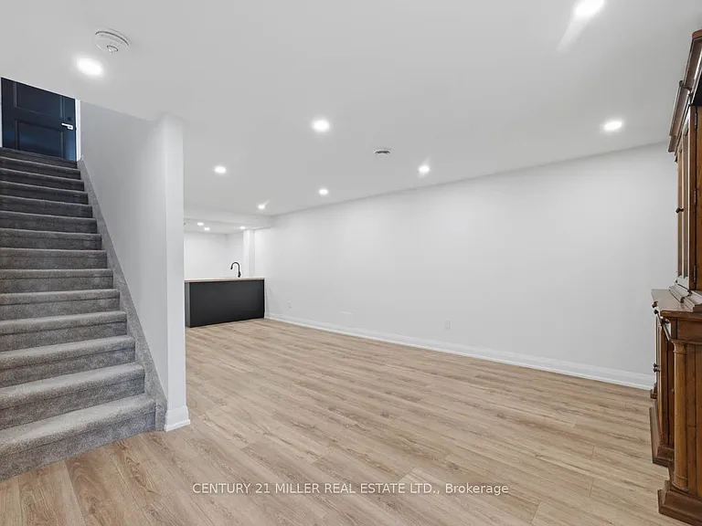 362 Wellington St E — Photo 18