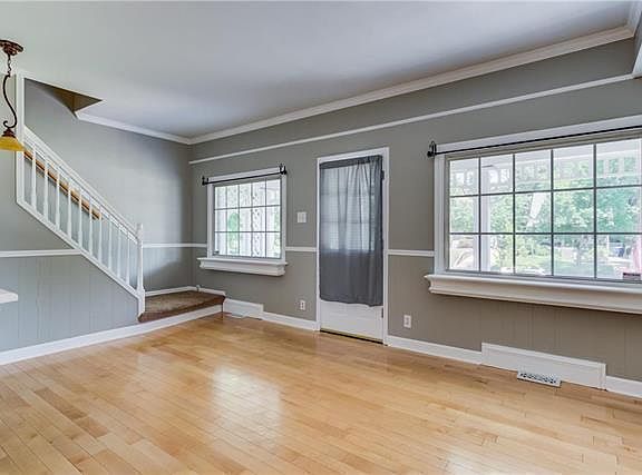 4th image of 6746 Bradley Ave