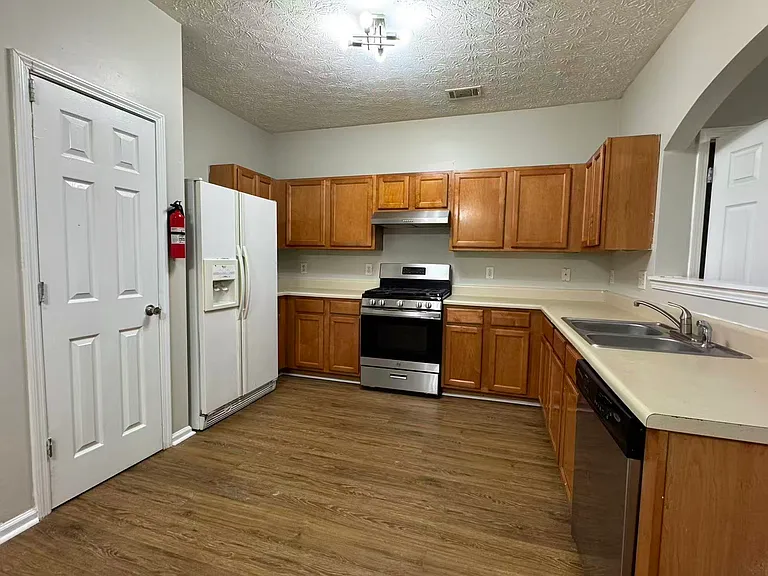 2529 Emma Way — Photo 14