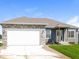 1202 NW Hilltop Ln, Grain Valley, MO 64029