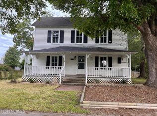405 Academy St, Oriental, NC 28571