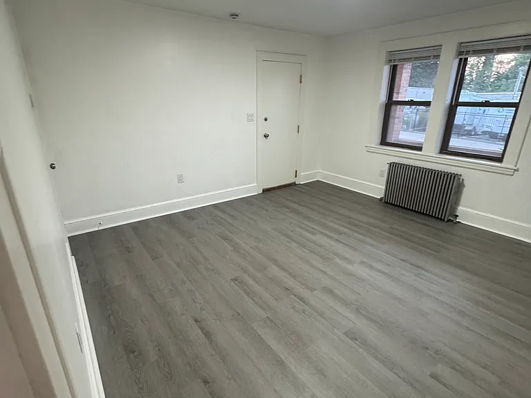 35 Rapallo Ave #3E — Photo 7