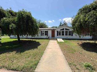 1329 S Maple St, Hutchinson, KS 67501