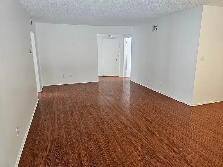 525 N Flores St #2 — Photo 3