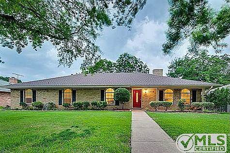 2nd image of 1608 Woodcrest Ln