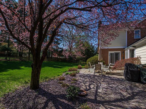 Flagstone Patio/Backayrd