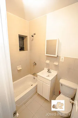 Rented by Jonis Realty | media 7