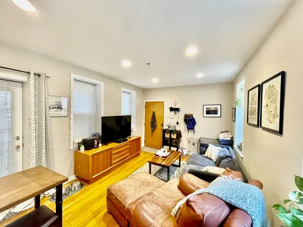 95 Prince St APT 3, Boston, MA 02113