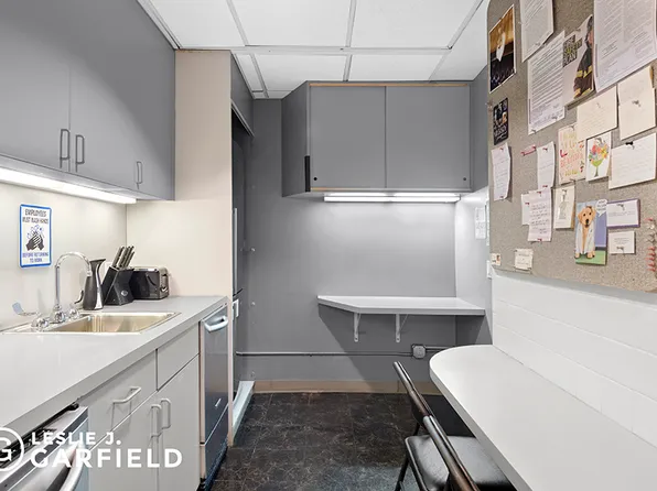 850 Park Avenue image 6 of 9