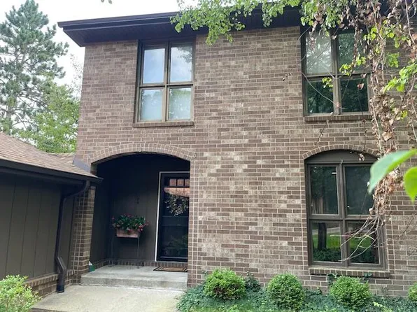 3646 Woodcliff Dr, Kalamazoo, MI 49008