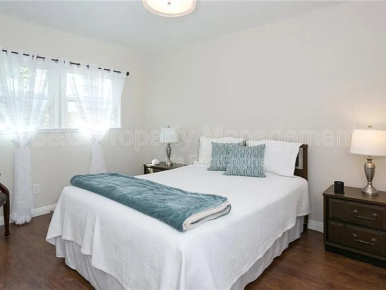 11252 Delano St — Photo 20