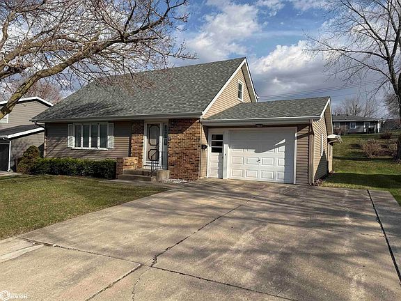 3rd image of 207 Ridgewood Dr