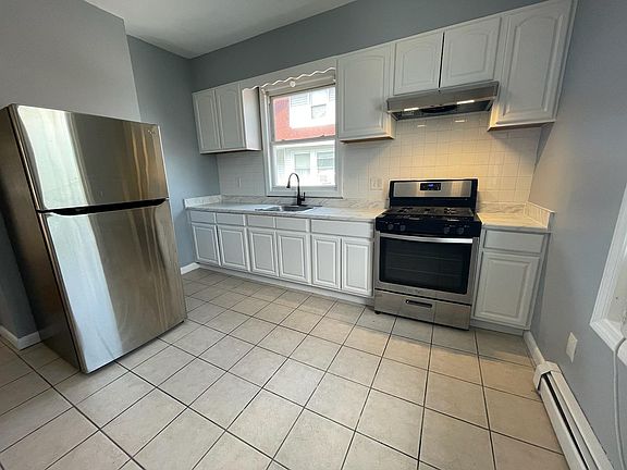 4th image of 805 Clifton Ave Floor 2