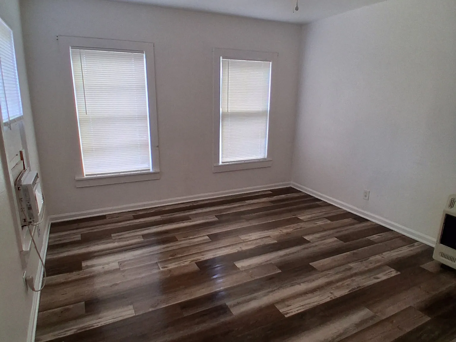 1642 Elizabeth Ave. - 1310 — Photo 3
