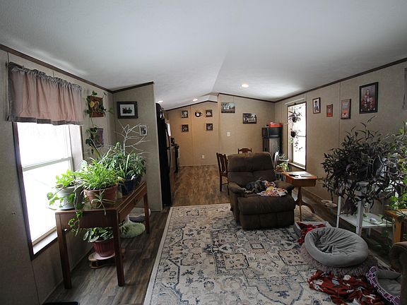 3rd image of 76 Moss Rd