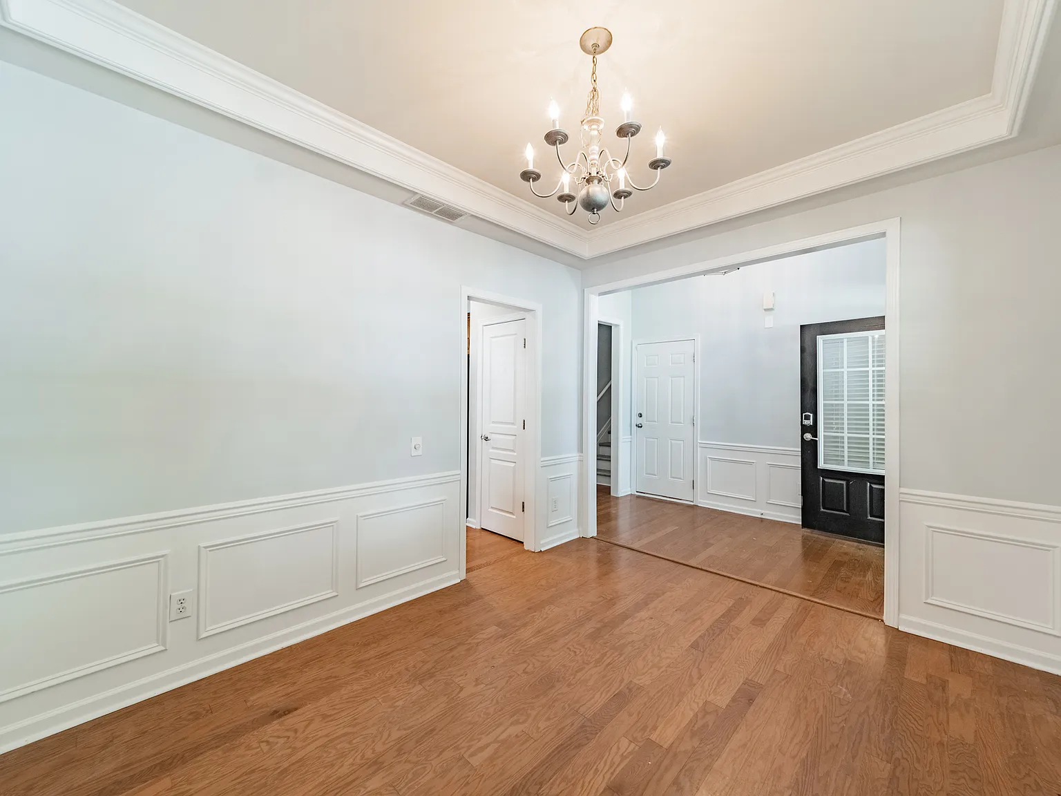 3 bed, 2271 sqft, $2,350 — Photo 4