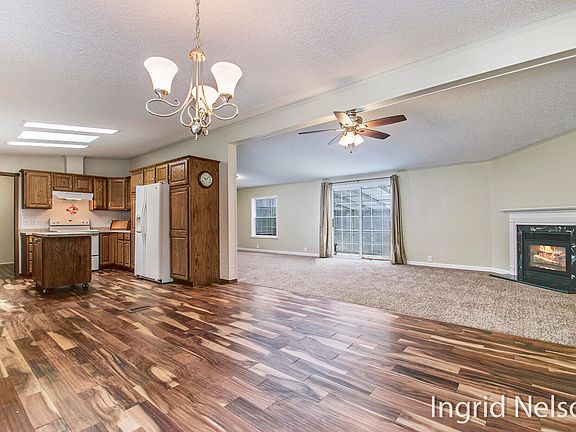 3rd image of 760 Grindle Dr SE
