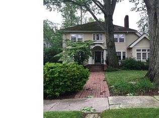 1085 Homewood Dr, Lakewood, OH 44107