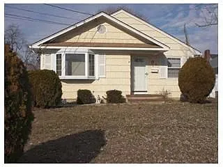 50 Pomona Blvd photo 1