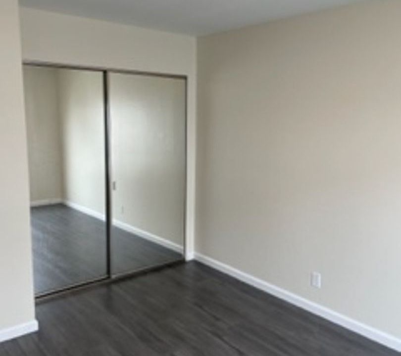 1st image of 324 32nd Ave #5