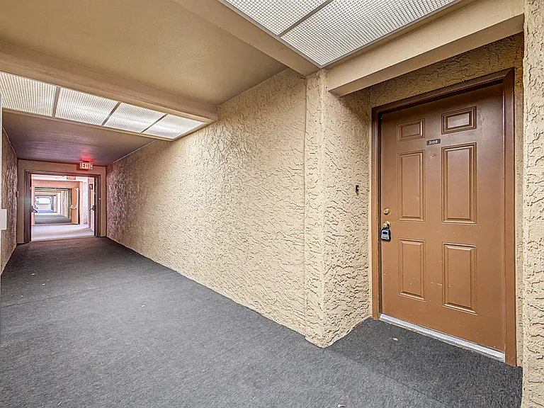 540 N May St #3106 — Photo 4