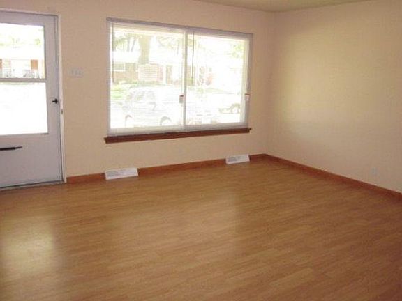 2nd image of 253 Alma Dr #253