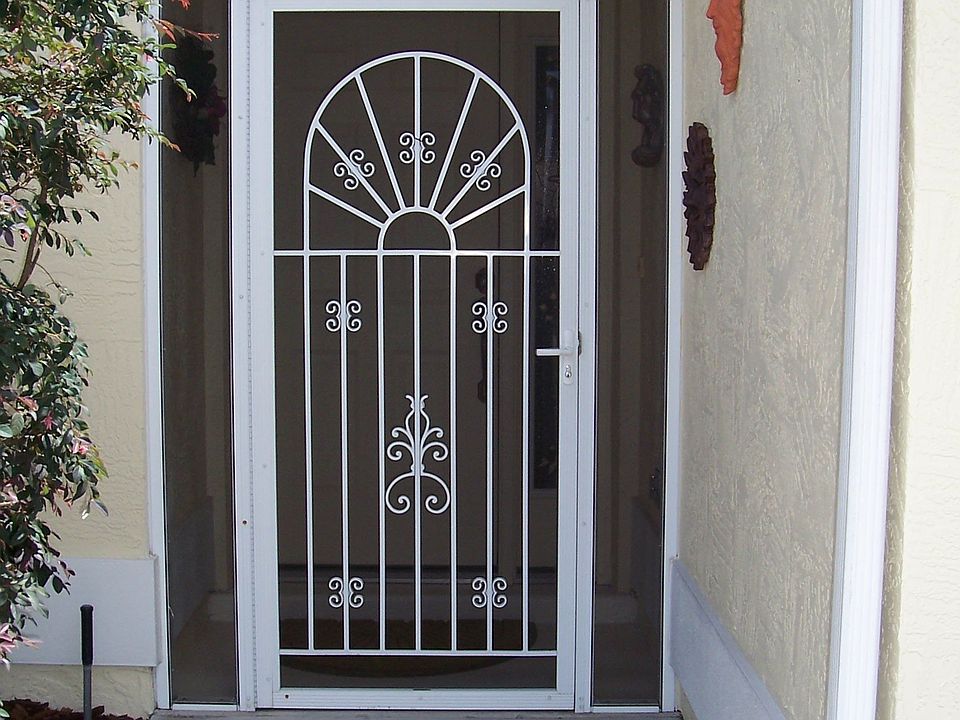1st image of 423 Carrera Dr