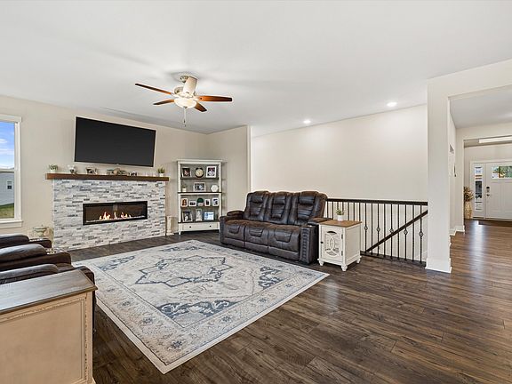 5th image of 1648 Mamerow Ln W