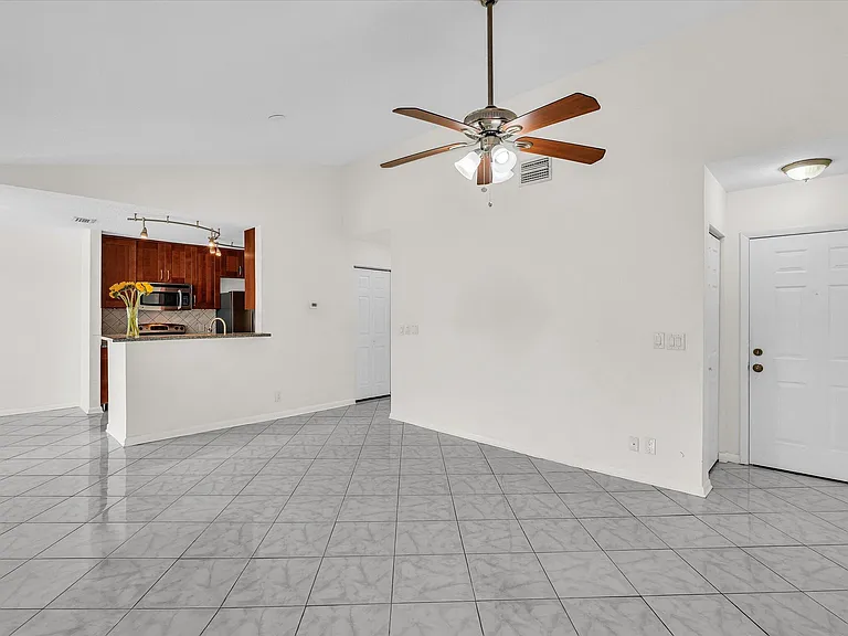 815 W Boynton Beach Blvd #16-205 — Photo 9