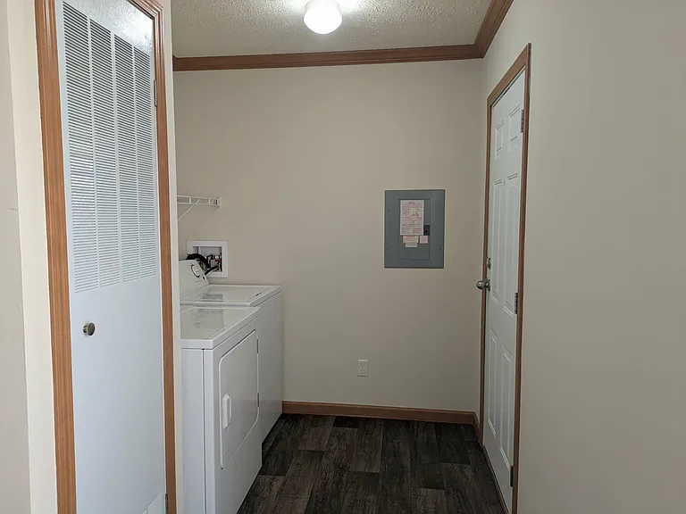 Broadview Estates — Photo 32
