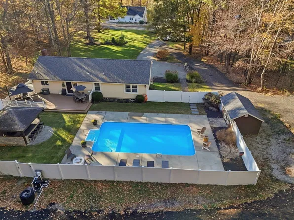 60 E Brimfield Rd, Holland, MA 01521