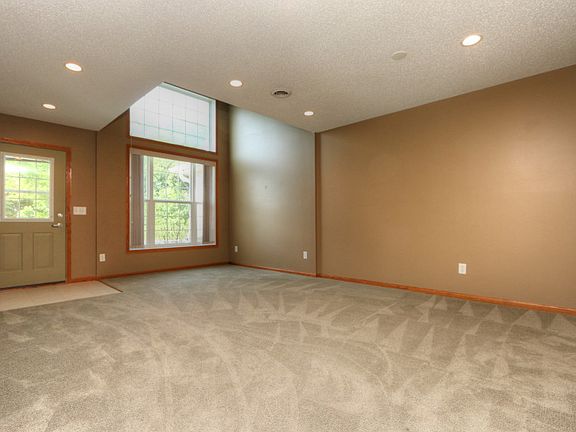 4th image of 320 Wilderness Dr