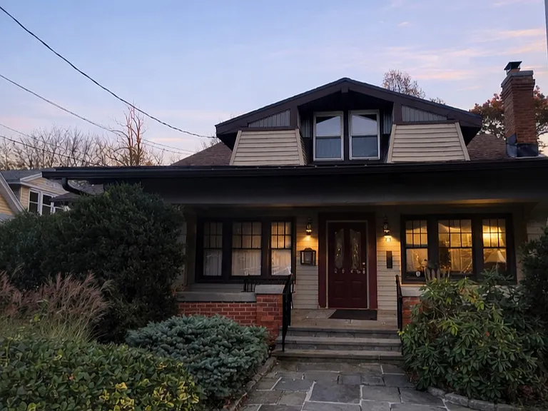 466 Derby Ave — Photo 1