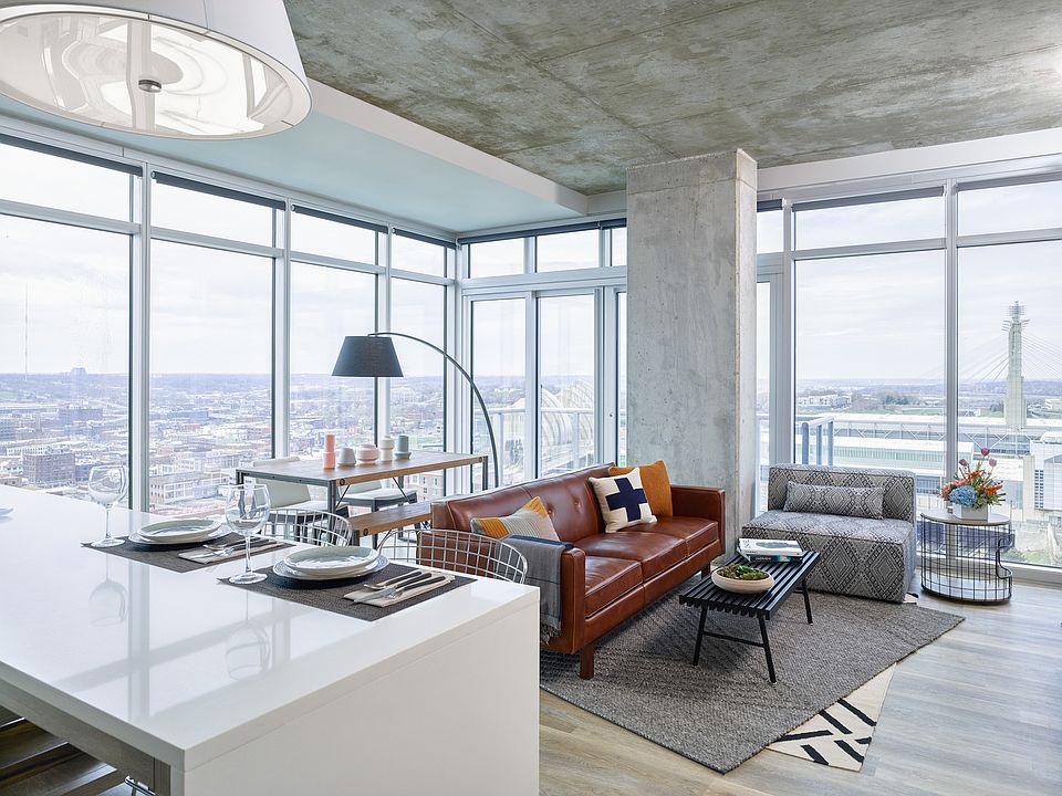 Two Light Luxury Apartments Panoramic Views of Downtown Kansas City