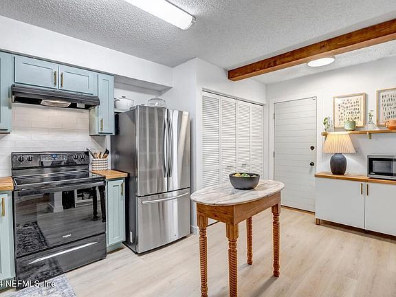 5th image of 3013 COBBLEWOOD Lane E