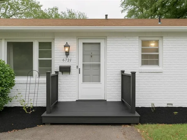 6721 Larsen Ln, Shawnee, KS 66203