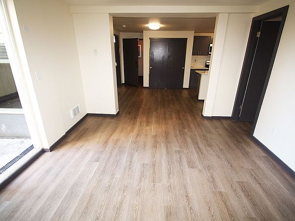 3rd image of 526 W Mercer Pl #100