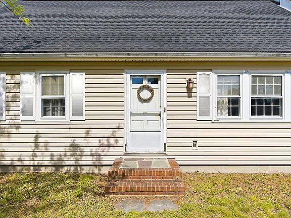 4th image of 464 Newport Rd